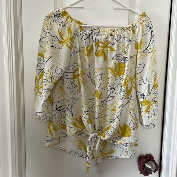 Allison Joy Off shoulder‎ Floral Blouse. Size XS - Picture 3 of 6